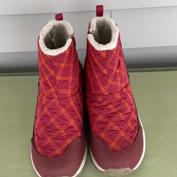 KEEN TERRADORA II Pull-On Boots, Size 6.5 - Picture 3 of 8